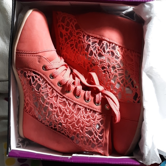 Nature Breeze Booties - Picture 2 of 4